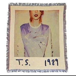 Taylor Swift 1989 Tour Tapestry Blanket